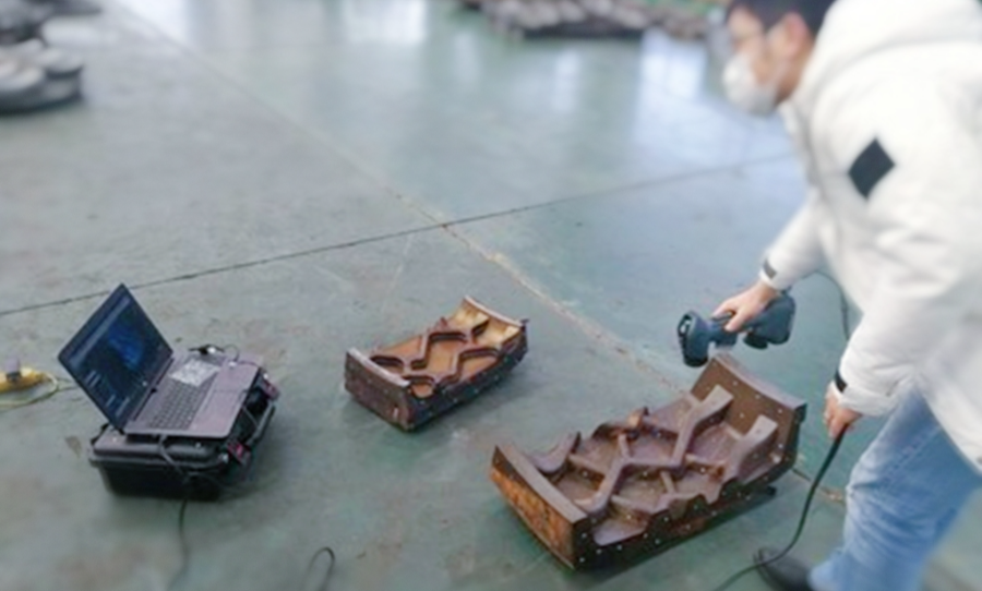現(xiàn)場(chǎng)掃描不同類型的輪胎模具    RigelScan廣泛應(yīng)用于輪胎模具的三維質(zhì)量檢測(cè)和3D逆向設(shè)計(jì)  ▲單件掃描時(shí)長(zhǎng)平均為10min
